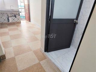 Duplex bancol cửa sổ trời giá rẻ gần chợ Hạnh Thông Tây 