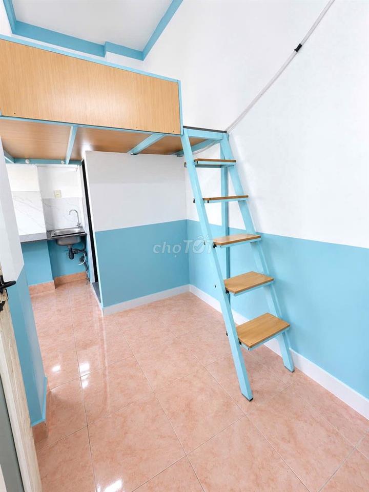 Duplex cửa sổ trời bancol có sẵn máy lạnh gác cao đi bộ qua IUH