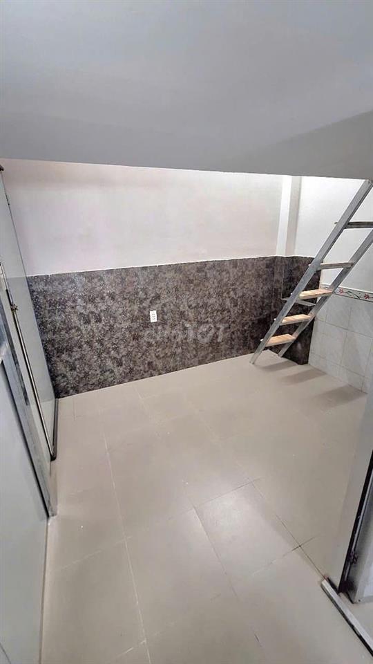 studio bancol cửa sổ trời thoáng mát sẵn máy lạnh tủ lạnh giá rẻ
