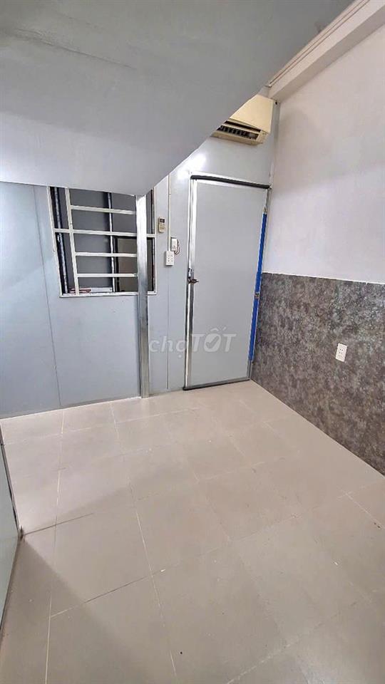 studio bancol cửa sổ trời thoáng mát sẵn máy lạnh tủ lạnh giá rẻ