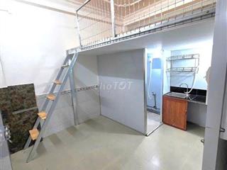 studio bancol cửa sổ trời thoáng mát sẵn máy lạnh tủ lạnh giá rẻ