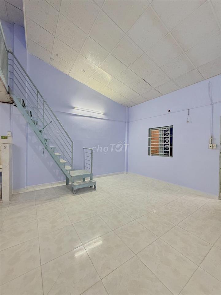 Nhà cấp 4 rộng rãi gác cao hẻm Tân Sơn gần chợ Phạm văn Bạch