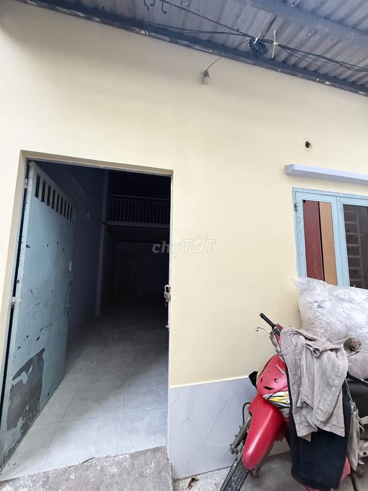 Nhà cấp 4 rộng rãi gác cao hẻm Tân Sơn gần chợ Phạm văn Bạch