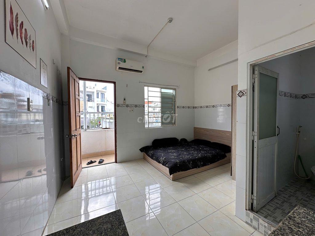 studio bancol cửa sổ trời sẵn nội thất như ảnh giá rẻ gần IUH VLU