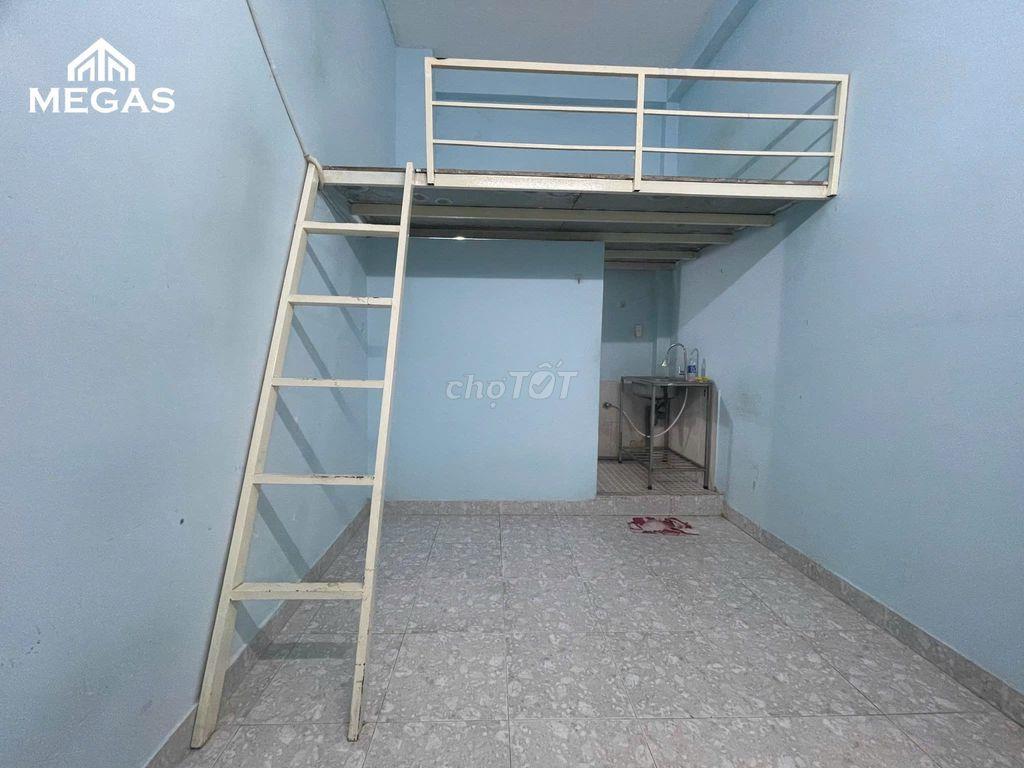 duplex gác cao có máy lạnh đi bộ qua đh Hùng Vương giá rẻ