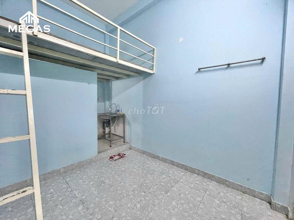 duplex gác cao có máy lạnh đi bộ qua đh Hùng Vương giá rẻ