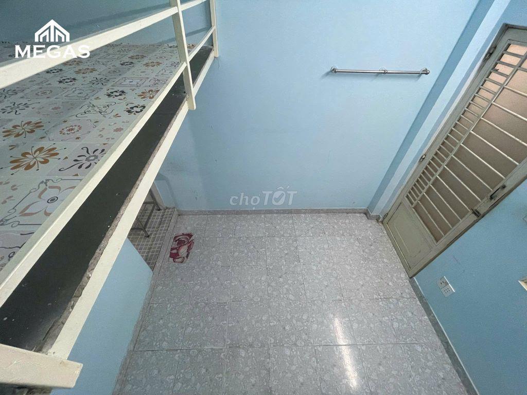 duplex gác cao có máy lạnh đi bộ qua đh Hùng Vương giá rẻ