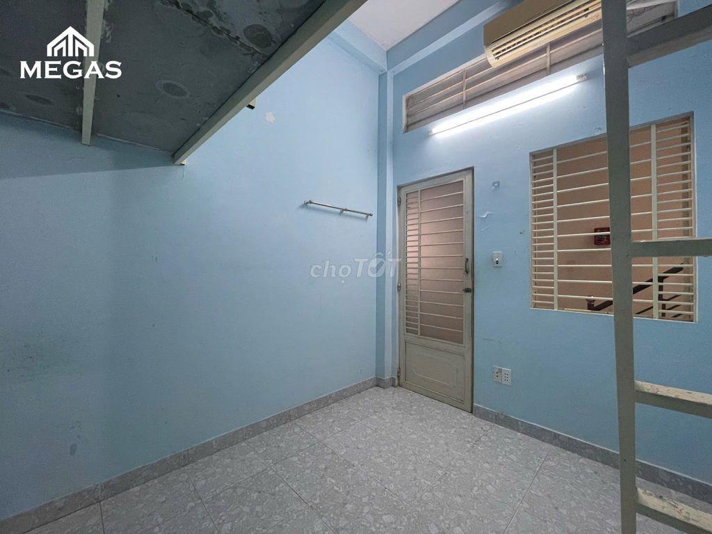 duplex gác cao có máy lạnh đi bộ qua đh Hùng Vương giá rẻ