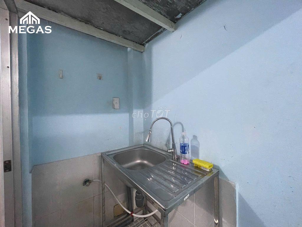 duplex gác cao có máy lạnh đi bộ qua đh Hùng Vương giá rẻ