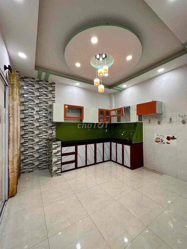 Nhà Chính Chủ P9: 4x17.6m, đường 5.5m thông, đang cho thuê 13tr5