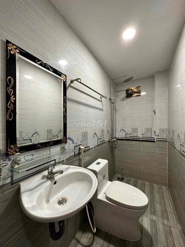 Nhà Chính Chủ P9: 4x17.6m, đường 5.5m thông, đang cho thuê 13tr5