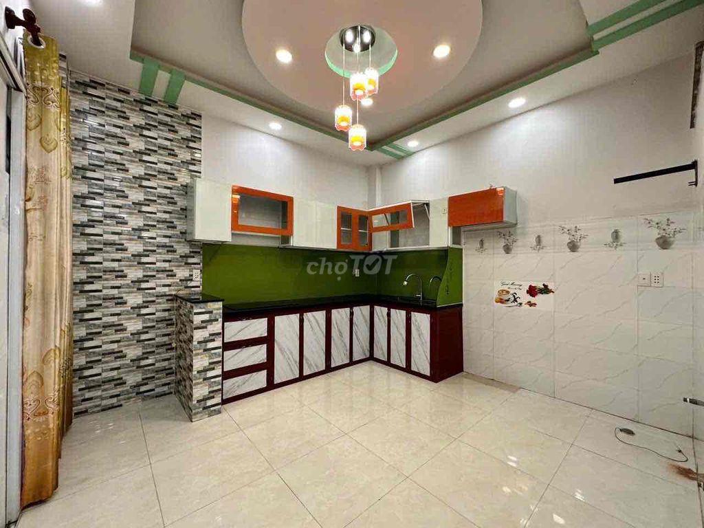 Nhà Chính Chủ P9: 4x17.6m, đường 5.5m thông, đang cho thuê 13tr5