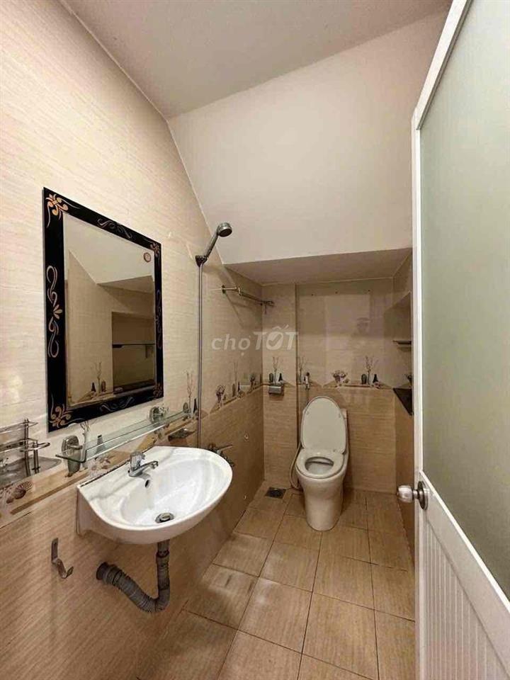 Nhà Chính Chủ P9: 4x17.6m, đường 5.5m thông, đang cho thuê 13tr5