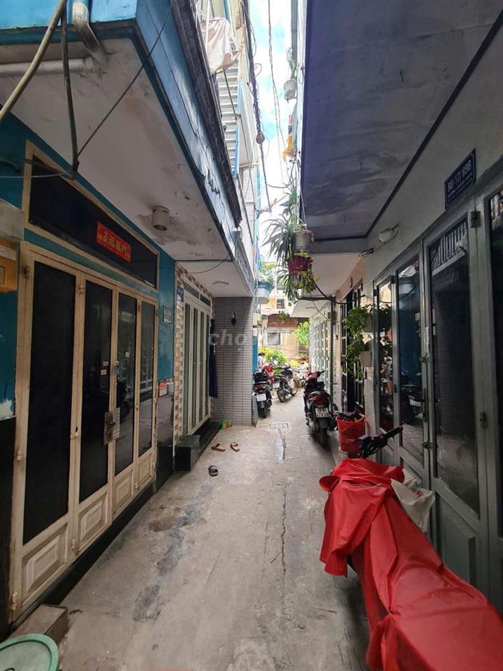nhà nguyên căn 1 trệt 3 lầu. ngay ĐH Văn Lang