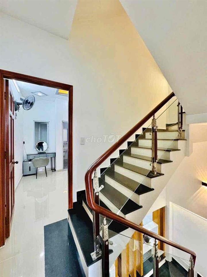 Cho Thuê Nhà Full Nội Thất P14
