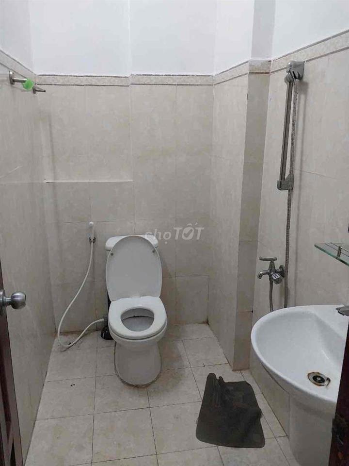 cho thuê nhà phạm văn chiêu 4x16 giá 10tr trệt lâu