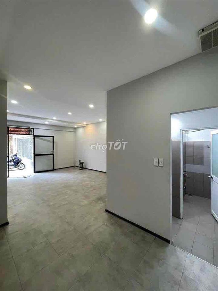 Cho thuê nhà -135m2 trệt lầu giá tốt ạ