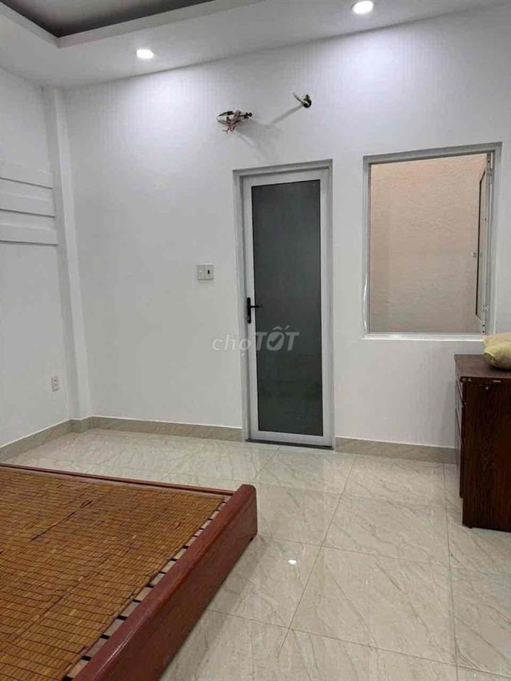 cho thuê nhà  đường số 28 p6 ( 4x18) lửng , 3 lầu , 4pn , 5wc