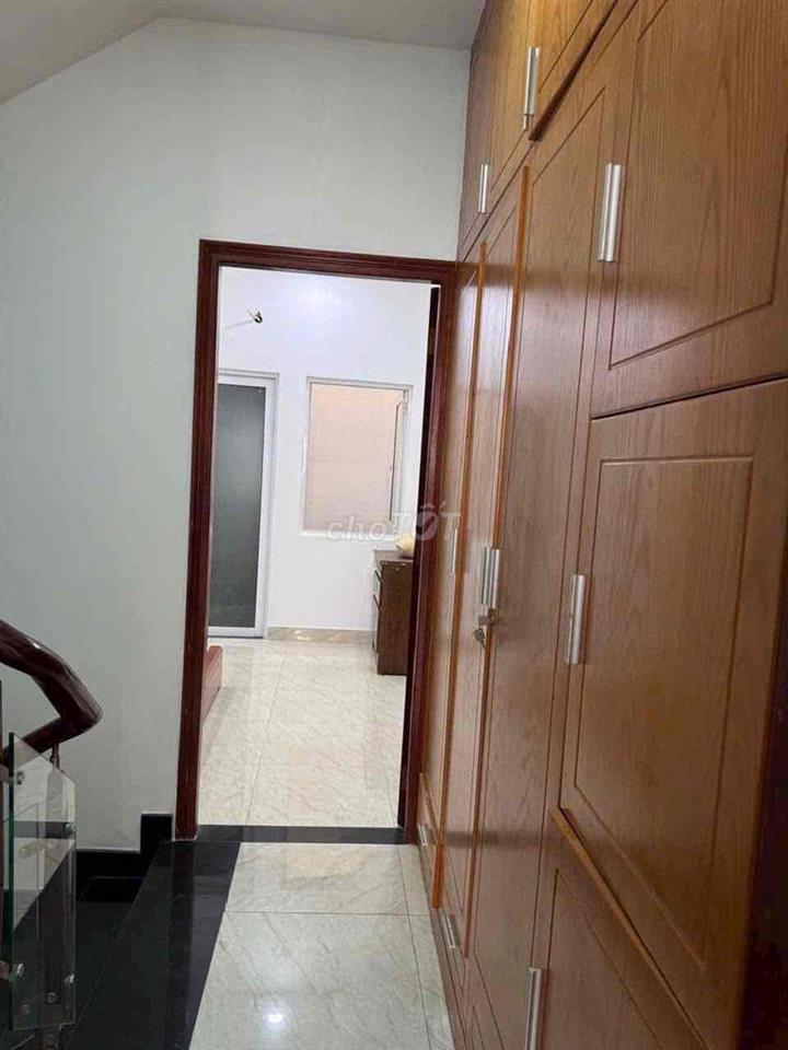 cho thuê nhà  đường số 28 p6 ( 4x18) lửng , 3 lầu , 4pn , 5wc