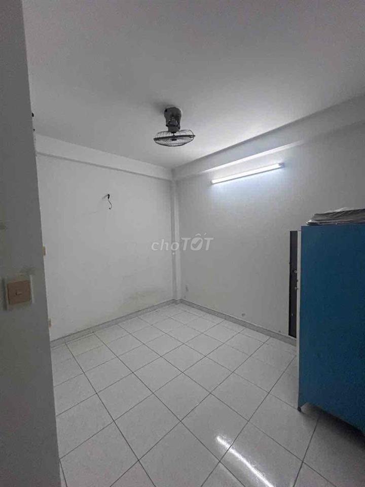 Cho thuê nhà đường số 8 p11 (4x13) 2 lầu , 4pn , 4wc có nội thất