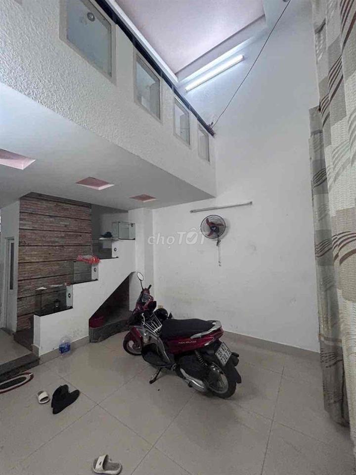 Cho thuê nhà đường số 8 p11 (4x13) 2 lầu , 4pn , 4wc có nội thất