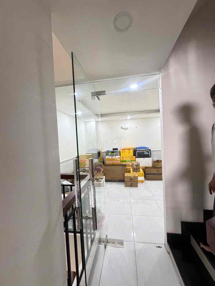 cho thuê nhà 498/ nguyễn văn khối p8(4x12) trệt , lửng , 2 lầu , 5pn 5