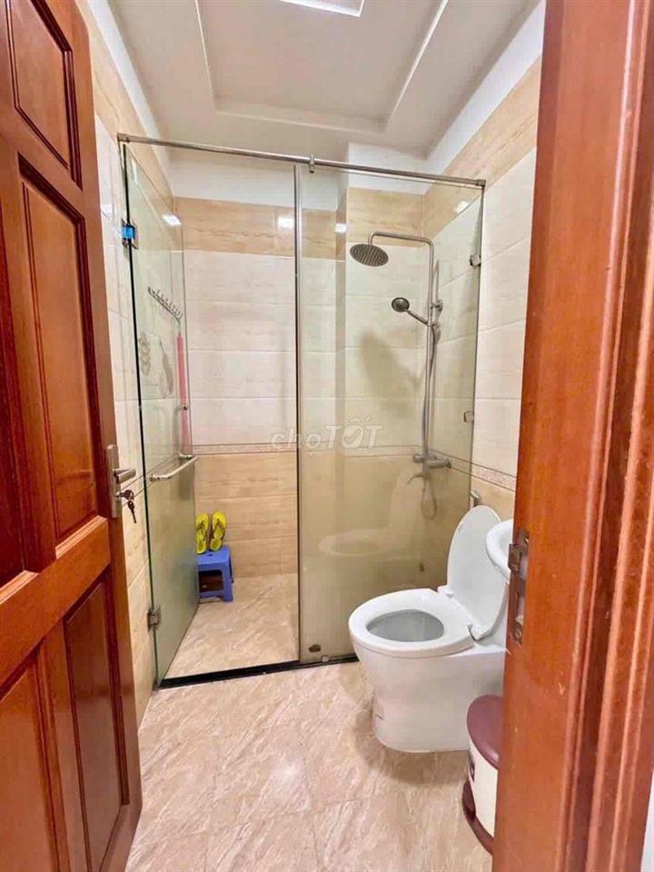 cho thuê nhà 133// cống lỡ p15 tân bình (4x16) 5 lầu , 5pn , 6wc
