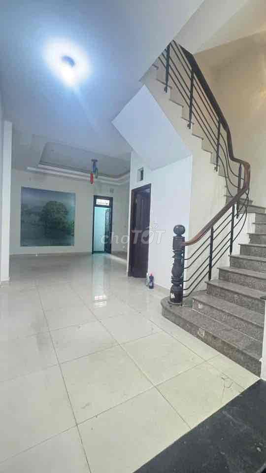 cho thuê nhà 107 / nguyễn văn khối p11 ( 5x20) 2 lầu , st , 4pn , 3wc