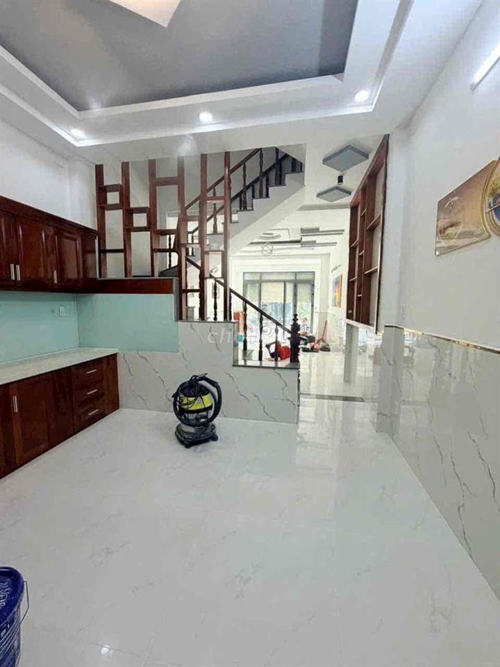 Cho thuê nhà đường số 59 p14  ( 4,20x15) 3 lầu , 4pn , 5wc đường 10m