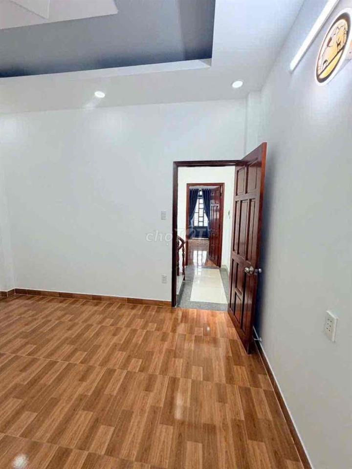 Cho thuê nhà đường số 59 p14  ( 4,20x15) 3 lầu , 4pn , 5wc đường 10m