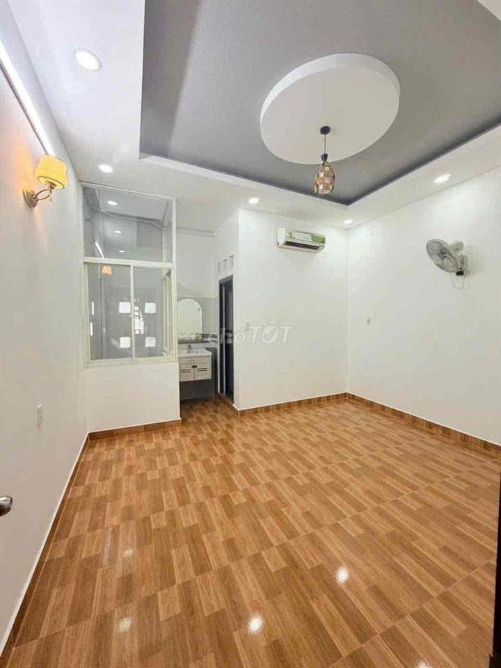 Cho thuê nhà đường số 59 p14  ( 4,20x15) 3 lầu , 4pn , 5wc đường 10m