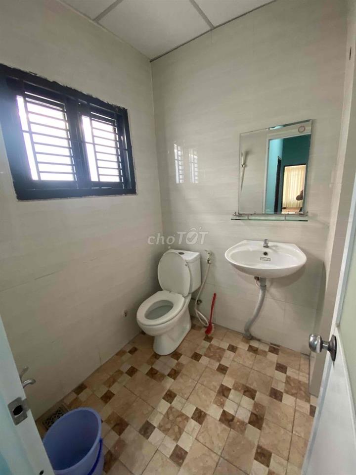 nhà 4 x 14, đúc 1 lửng , 1 lầu , 3pn , 3wc. chốt 10tr/ tháng