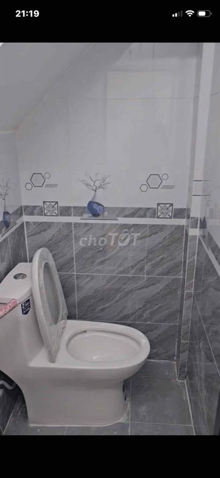 nhà 4m  x 4m , đúc 1 lầu , hẻm xe hơi , đường số 8,