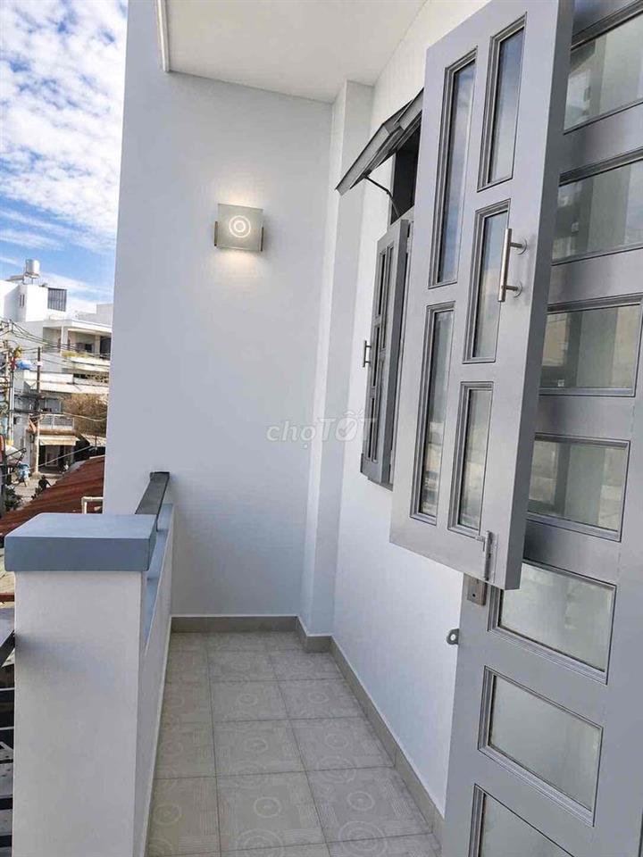 nhà 5m x 13m , đúc 1 tấm , 2pn . nhà mới