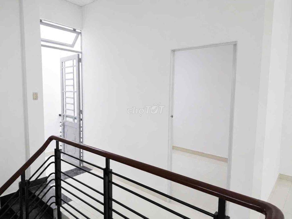 nhà 5m x 13m , đúc 1 tấm , 2pn . nhà mới