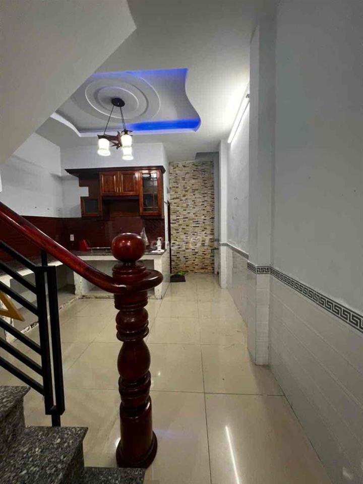 nhà 3,5 x 13, đúc 1 lầu , hẻm xe hơi , 2pn