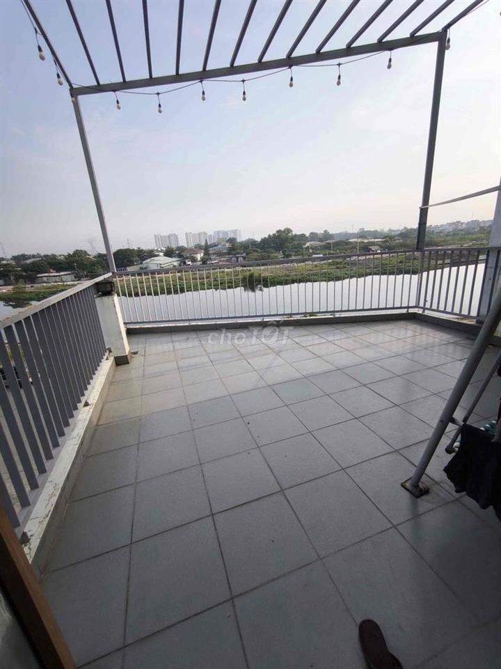 nhà 5m x 11, đúc 3 tấm , mặt tièn đường Bờ Kè , Lê đức thọ