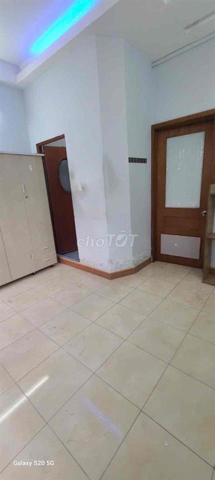 nhà măt tiền đường số 4, p11, .  4m x 20m , đúc 4 tấm . 14tr/ tháng
