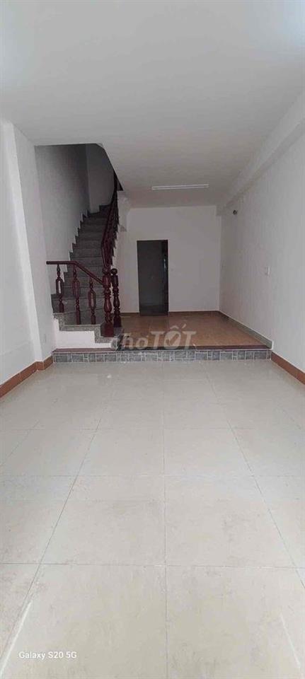 nhà măt tiền đường số 4, p11, .  4m x 20m , đúc 4 tấm . 14tr/ tháng