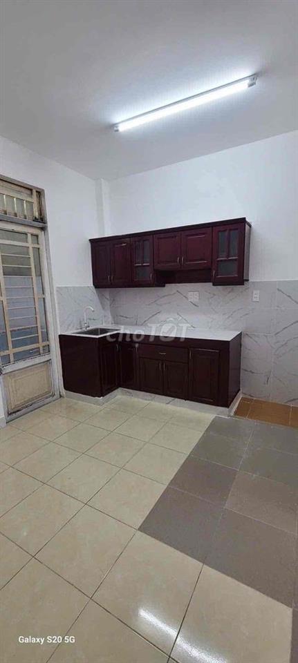 nhà măt tiền đường số 4, p11, .  4m x 20m , đúc 4 tấm . 14tr/ tháng