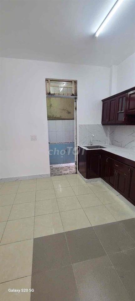nhà măt tiền đường số 4, p11, .  4m x 20m , đúc 4 tấm . 14tr/ tháng