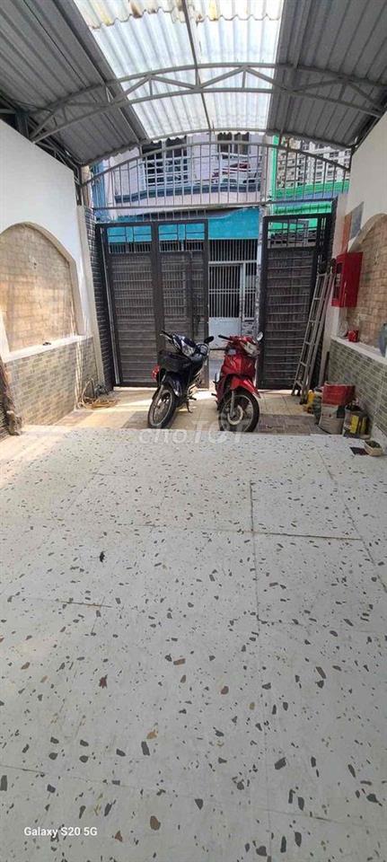 nhà măt tiền đường số 4, p11, .  4m x 20m , đúc 4 tấm . 14tr/ tháng