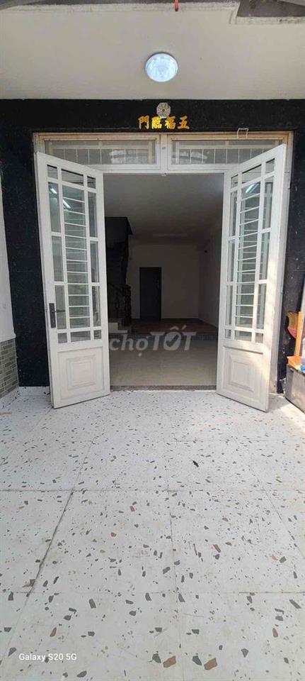 nhà măt tiền đường số 4, p11, .  4m x 20m , đúc 4 tấm . 14tr/ tháng