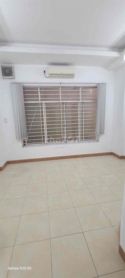 nhà măt tiền đường số 4, p11, .  4m x 20m , đúc 4 tấm . 14tr/ tháng
