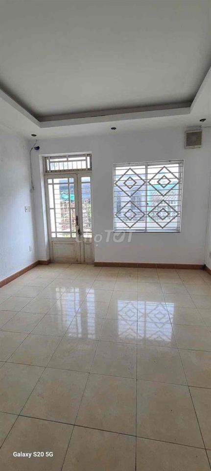 nhà măt tiền đường số 4, p11, .  4m x 20m , đúc 4 tấm . 14tr/ tháng