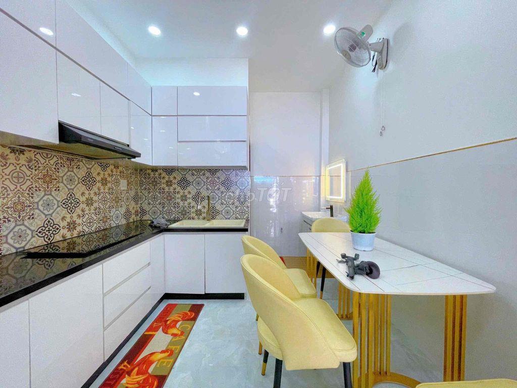nhà mặt tiền đường số 8, 3m10 x 13, đúc 3 tấm .  18tr/ tháng