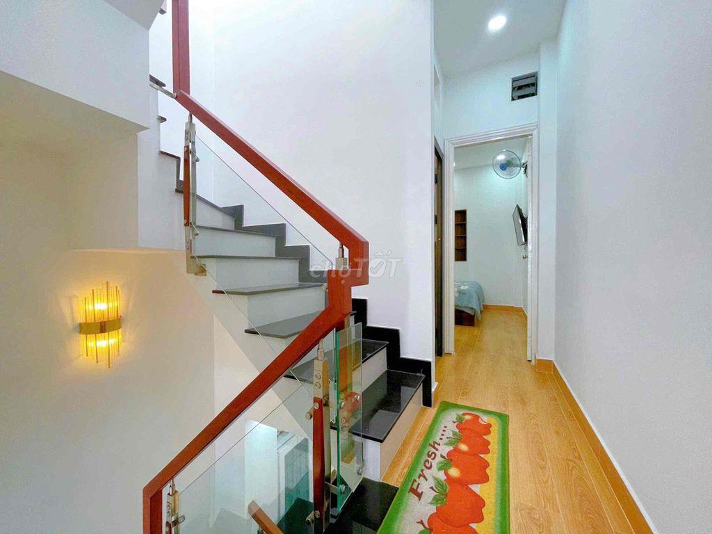 nhà mặt tiền đường số 8, 3m10 x 13, đúc 3 tấm .  18tr/ tháng