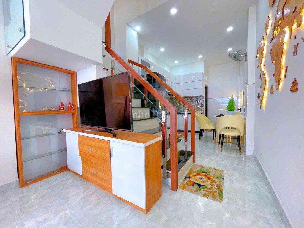 nhà mặt tiền đường số 8, 3m10 x 13, đúc 3 tấm .  18tr/ tháng