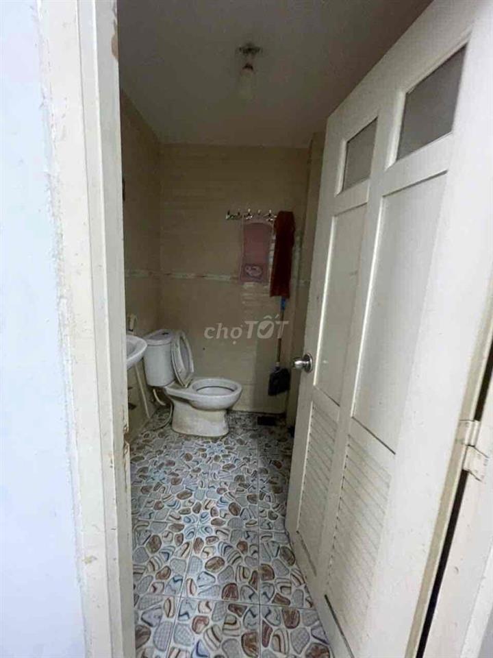 nhà 5 x 18, đúc 1 lững , 1 lầu , 4pn , đường 12m