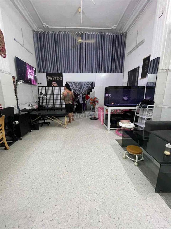 nhà 5 x 18, đúc 1 lững , 1 lầu , 4pn , đường 12m